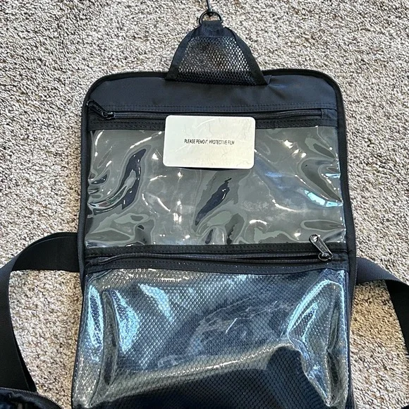 L.L. Bean Organizer Hanging Toiletry Bag, Family Size Black Nylon 10"H×12"W× 8"D - Picture 10 of 16